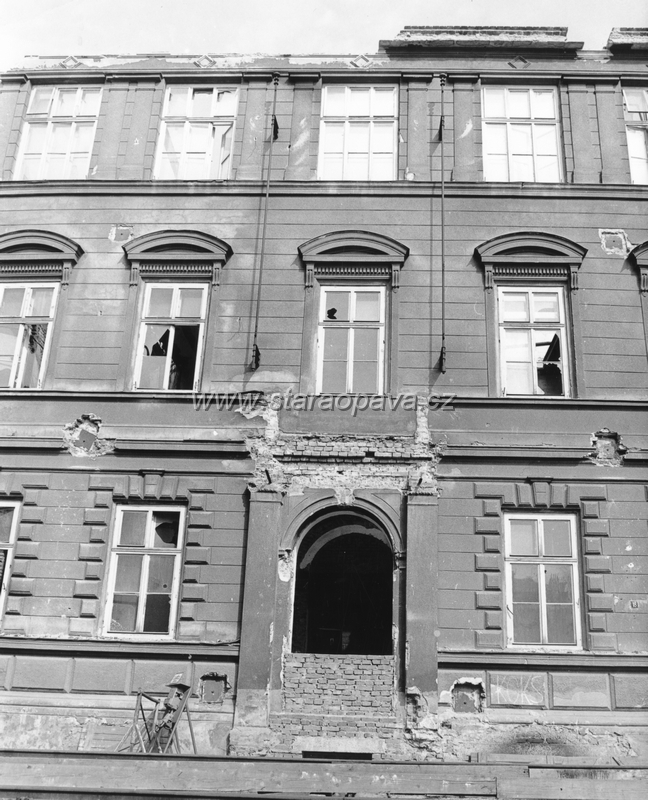 oticka (6).jpg - Přestavba ZŠ Otická do současné podoby. 70.léta 20.století. Foto: Vladimír Tkáč